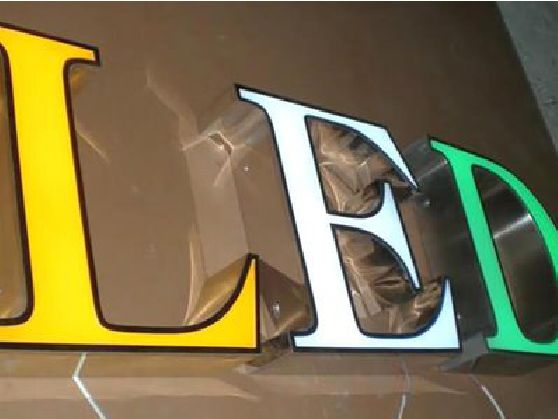 新野介绍LED招牌的基础知识。